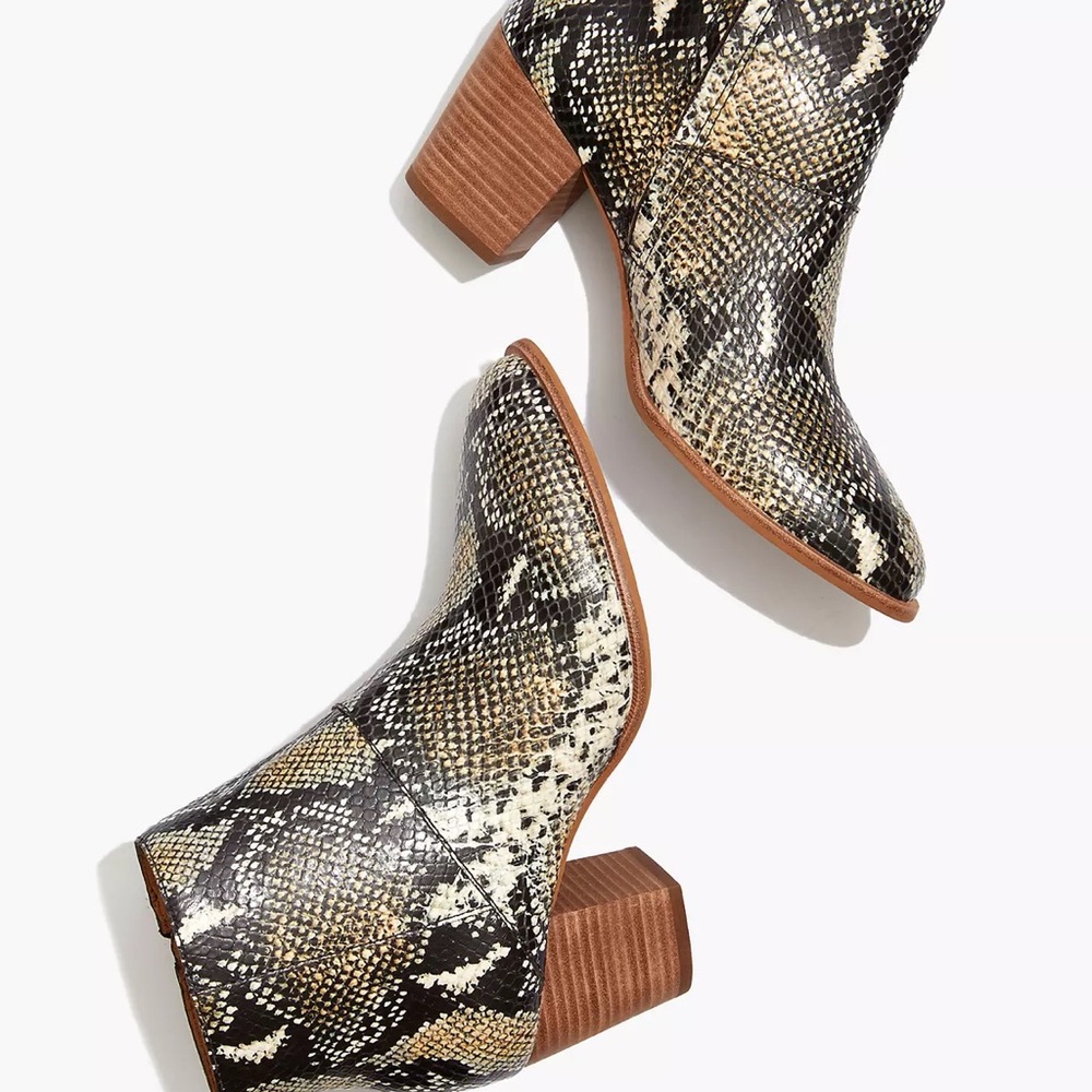 NWOT- Madewell Rosie Ankle Boot in Snake Embossed Leather. Size 8